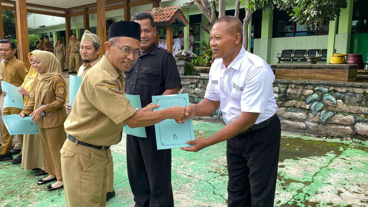 BACK TO SCHOOL SMA NEGERI 1 MOJOGEDANG